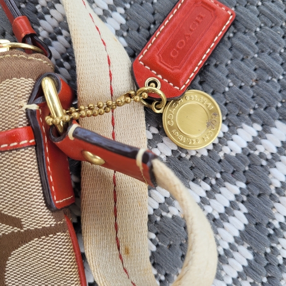 Vintage Coach Signature C Canvas crossbody purse - Picture 6 of 7